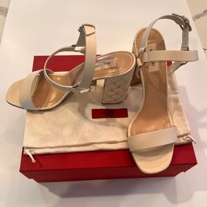 Valentino Garavani Quilted City Sandals 40